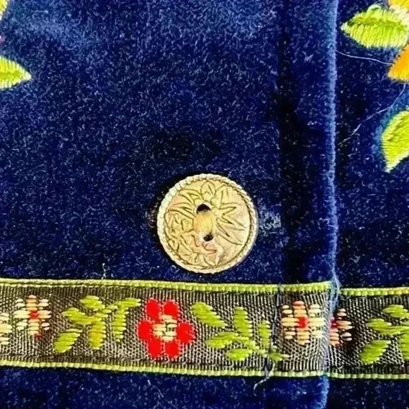 VINTAGE Studio Collection Navy Velvet Embroidery &
Floral Detail Button Vest, PM - Picture 6 of 9